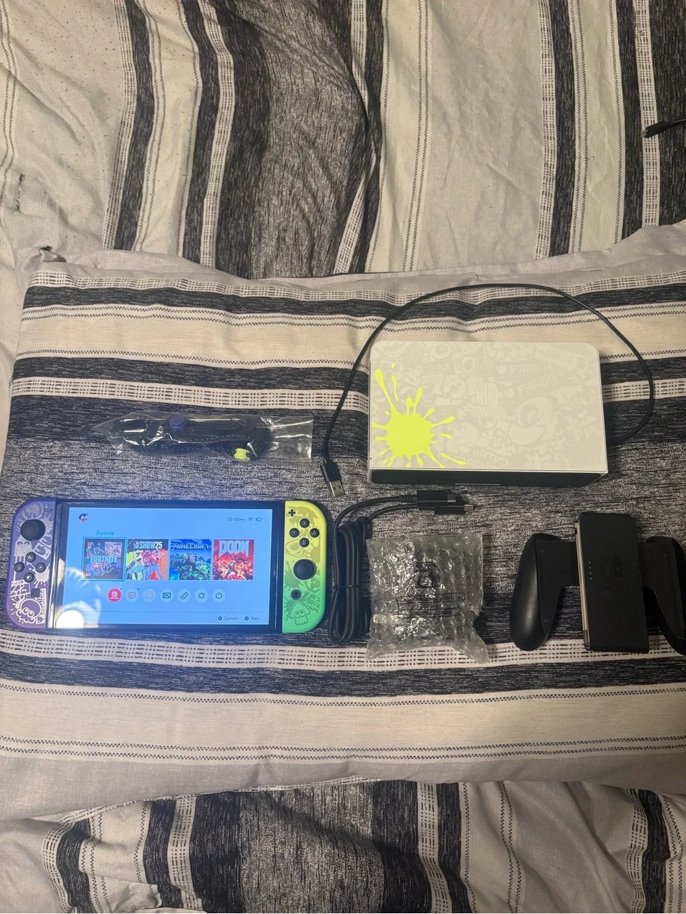 Nintendo Switch OLED Splatoon Edition - Neon Blue & Neon Green Joy-Con